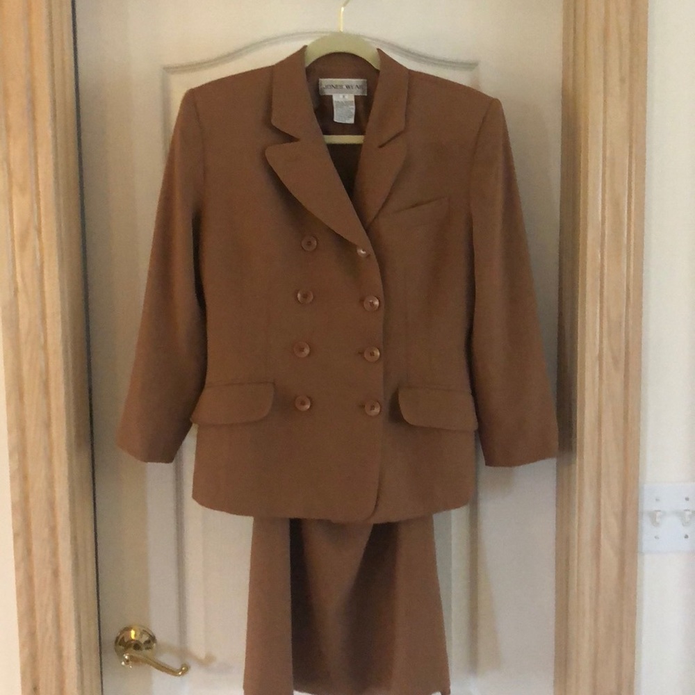 Jones Wear Suite